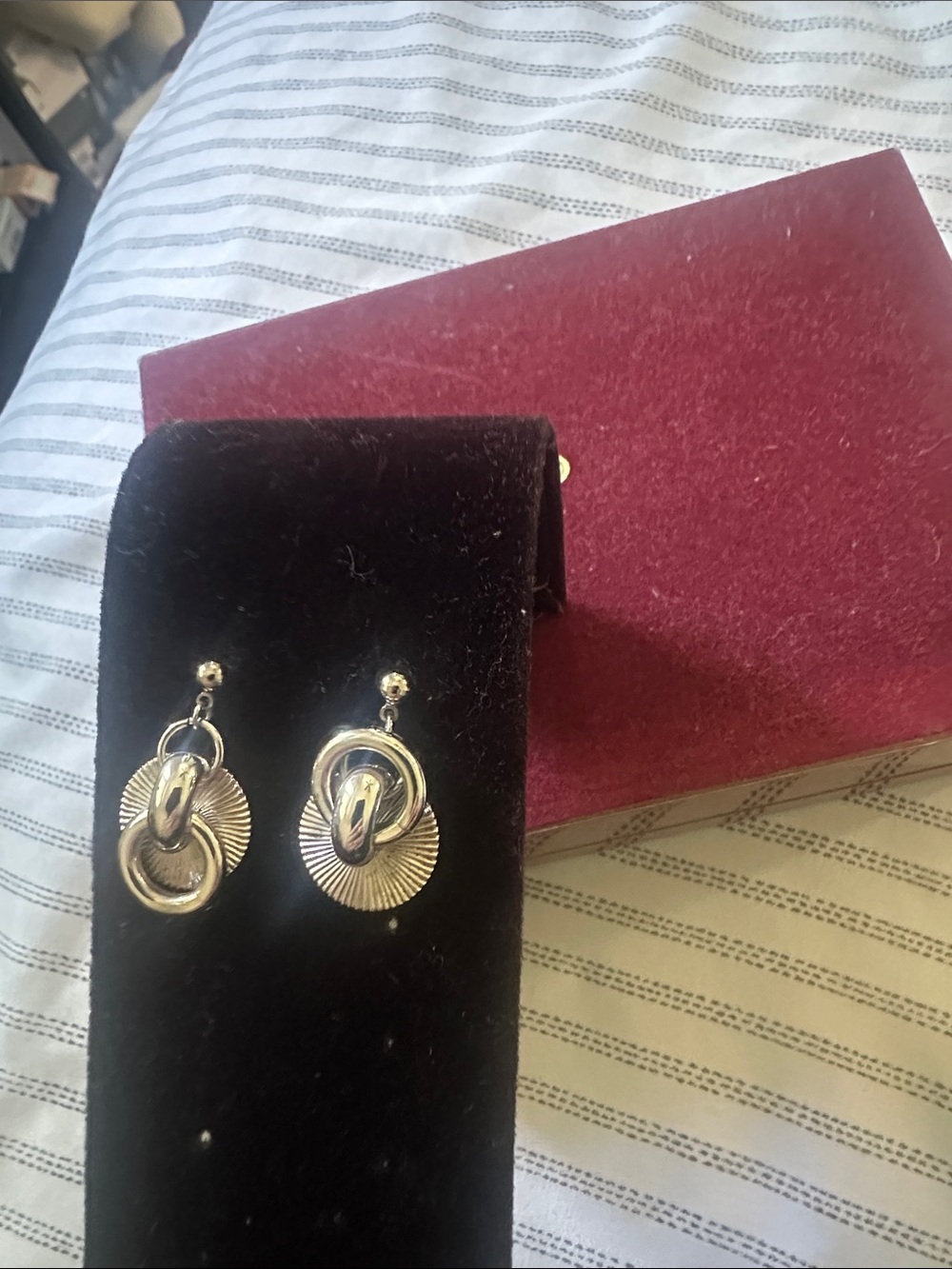 Vintage jewelry Classic Gold-Tone Linked Drop Earrings
